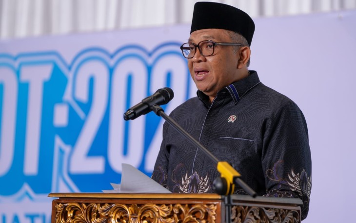 Wakil Menteri Ketenagakerjaan Afriansyah Noor saat memberikan sambutan pada Examination Authority (EXOT) 2026 SMP-SMA Al-Wildan Islamic School Jakarta, Minggu (10/5/2026).