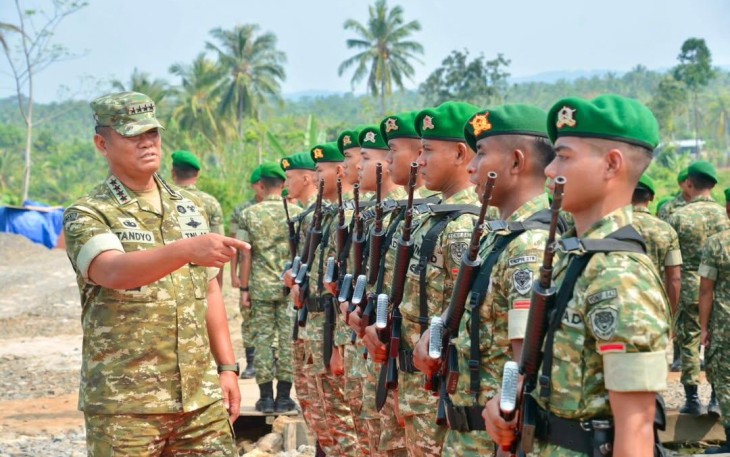 Wapang TNI Tinjau Yonif TP 842/Badak Sakti