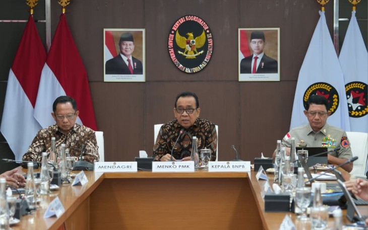 Rapat Koordinasi Tingkat Menteri terkait Usulan Penyesuaian Bantuan Stimulan Rumah Rusak Berat Terdampak Bencana di Kantor Kementerian Koordinator Bidang Pembangunan Manusia dan Kebudayaan, Jakarta, Kamis (2/7/2026)