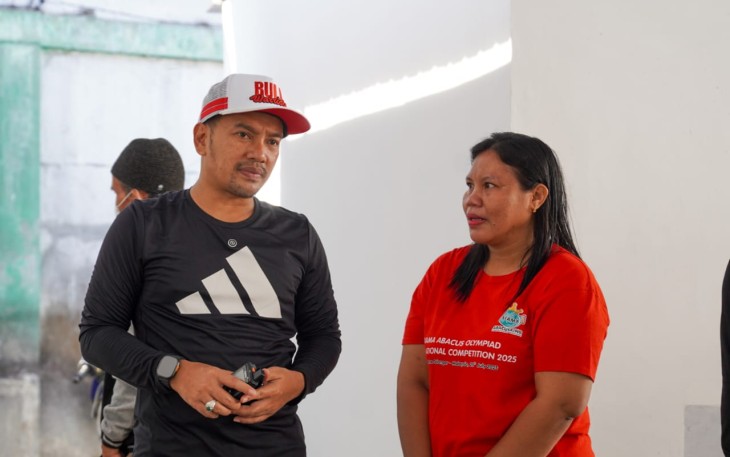 Wali Kota Tebing Tinggi, H. Iman Irdian Saragih, memimpin aksi gotong royong bersama jajaran Aparatur Sipil Negara (ASN) di lingkungan Pemko Tebing Tinggi, Sabtu (17/01/2026)