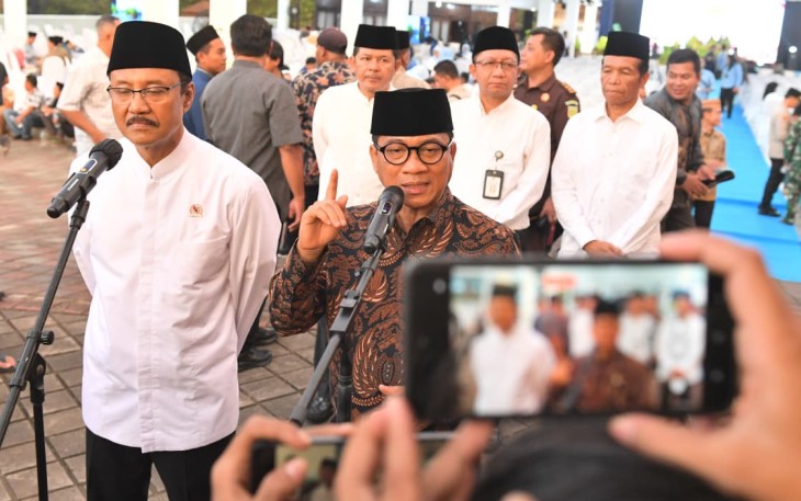 Mendes Yandri saat memberi sambutan pada acara Sosialisasi DTSEN, di Pondok Pesantren Bai Mahdi Sholeh Ma'mun, Kabupaten Serang, Banten, Kamis (12/3/2026).