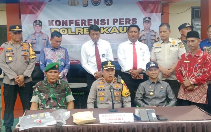 Konferensi pers yang digelar di Markas Polres Kaur pada Kamis (12/3).