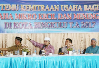 Temu kemitraan usaha bagi UMKM (Usaha Mikro Kecil dan Menengah) di Hotel Puteri Gading, Jalan Sukajadi, Senin (13/02/2017).