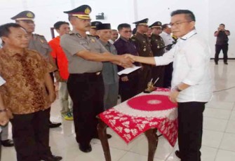 Pengukuhan  tim Satgas Saber pungli di Aula Gedung Reptaloka Pemda Bengkulu Selatan, Jumat (17/02/2017).