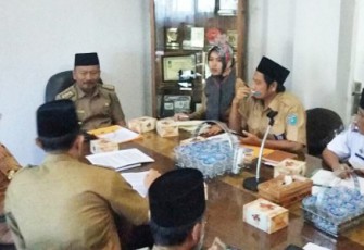Rapat perencanaan kegiatan Saber Pungli dan Zona Integritas menuju wilayah bebas dari korupsi di Kota Bengkulu di ruang kerja Sekretaris Kota, Bentiring, Selasa (04/04).
