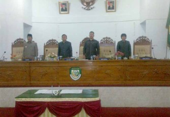 Unsur Pimpinan DPRD dan Pemerintah Daerah Seluma saat rapat