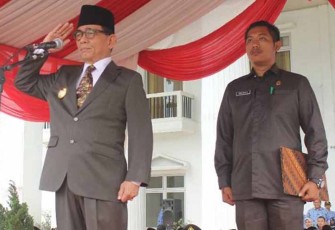 Bupati Kepahiang Hidayatullah Sjahid saat memimpin upacara