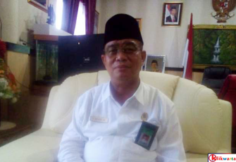 Kepala Kantor Wilayah Kementerian Agama Provinsi Bengkulu Drs. H. Bustasar saat ditemui diruang kerjanya.