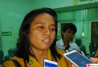 Melisa Rika dari Bidang Penjaminan Manfaat Rujukan BPJS Kesehatan saat diwawancarai awak media, Jumat (11/08/2017) di RSUD M Yunus.