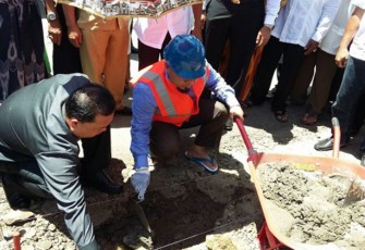 Walikota Bengkulu H. Helmi Hasan melakukan peletakan batu pertama Pembangunan Penataan Lingkungan di Kelurahan Sumber Jaya di RW.02 Kelurahan Sumber Jaya Kecamatan Kampung Melayu, Selasa (07/09/2016)