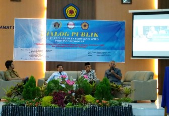 Dialog Publik PWI Provinsi Bengkulu di Aula UNIHAZ Bekngkulu, Kamis (19/10/2017).