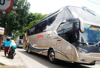 Tampilan Bus Mercedes-Ben 500 2542 XHD Prime SR 2