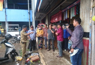Anggota Komisi II dan III DPRD Kota Bengkulu, Selasa (20/02) melakukan inspeksi mendadak (Sidak) ke areal  Pasar Barukoto