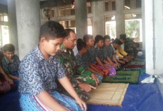 Satgas TMMD Reguler ke-101 Kodim Pati salat Jumat di Masjid Baitussalam Desa Godo