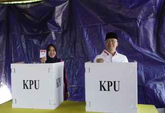 Plt Gub Memberikan hak suara.