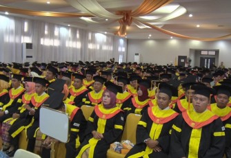Sekda Provinsi Bengkulu Nopian Andusti Hadiri Upacara Penyerahan ijazah Lulusan Diploma,Sarjana dan Pasca Sarjana Universitas Terbuka.