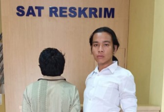 Polisi mengamankan pelaku pencabulan terhadap anak kandungnya sendiri