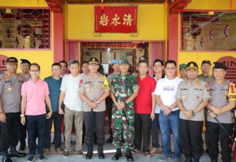 Kapolda Bengkulu Brigjen Pol Drs. Supratman, MH., Bersama Danrem 041 GAMAS Kolonel Inf Dwi Wahyudi S.An., MM, saat memantau perayaan Imlek