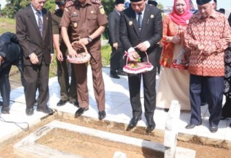 Wakil Wali Kota Bengkulu Dedy Wahyudi Lakukan Ziarah Kubur Mantan Wali Kota Bengkulu