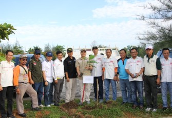 AKSI tanam pohon, sebagai bentuk mengingatkan agar menjaga dan bersahabat dengan alam