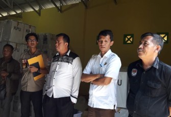 Kejari Tinjau Gudang Logistik KPU Kota