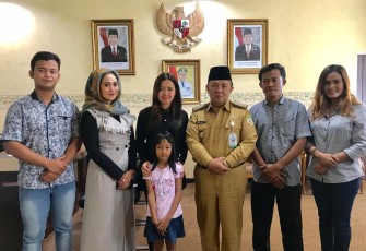 Sekretaris Daerah Provinsi Bengkulu Nopian Andusti Foto Bersama Sri Nirwana 