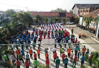 Ratusan Pelajar SMK Maarif NU Suradadi Ikuti Pembekalan Wawasan Kebangsaan Satgas TMMD Tegal