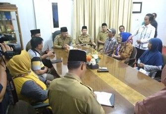 Wali Murid SDN 62 Datangi Kantor Wali Kota Bengkulu 