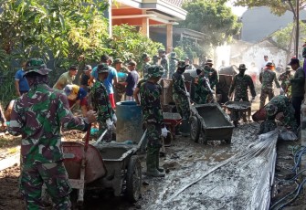 Dengan kebersamaan panaspun tak dihiraukan