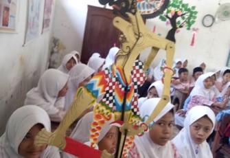 Pengenalan "filosofi" wayang kepada para pelajar