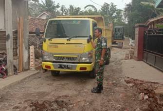 Truk pengangkut yang turut kebagian order