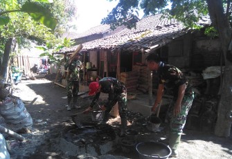 Perehapan Rumah Romlah Oleh Personil TNI 