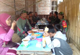 Warung Bu Sukati Ramai Didatangi Tentara Kodim Klaten 