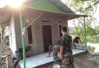 Pembangunan Warga Memasuki tahap pemasangan keramik