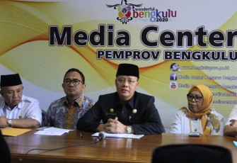 Gubernur Bengkulu Rohidin Mersyah saat gelar konferensi pers