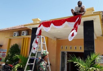 Satgas TMMD Pelopori Pemasangan Bendera