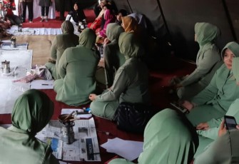 Para isteri Satgas TMMD Kronjo berikan Dukungan Penuh