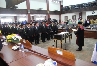 Prosesi Pengambilan Sumpah Wakil Rakyat di Gedung DPRD Kabupaten Brebes