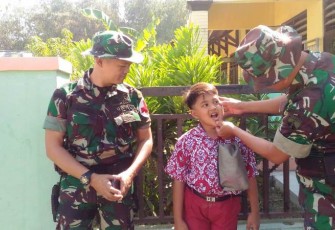 Ingin Menjadi Prajurit TNI Adit Periksakan Gigi