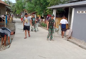 Warga Desa Kronjo Lakukan Kerja Bakti