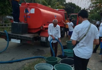 BPBD Salurkan Air Bersih di Pino Raya