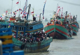 Larung Sesaji Nelayan Kota Tegal Sedekah Laut