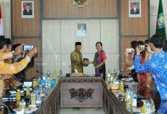 Gubernur Bengkulu Rohidin Mersyah Dan Wakil Konsul Jenderal Republik Rakyat Tiongkok di Medan Ms Wang Jun