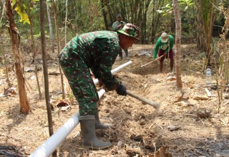Babinsa 02 Jeruk Legi Mulai Persiapan Pembangunan MCK