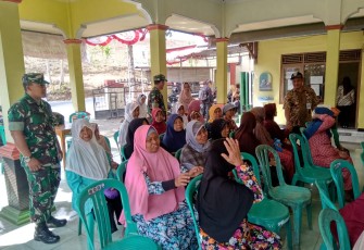 TNI Kodim Cilacap Bantu Lansia Peroleh Pelayanan kesehatan