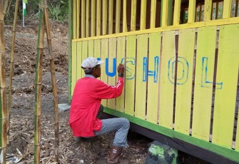 Haryadi Bantu Bati Tuud Peltu Ismanto Cat Mushola di Pra TMMD 106 Kodim Cilacap