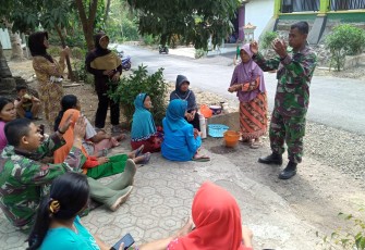 Keakraban dan Kekeluargaan Satgas TMMD bersama Dengan Warga Dusun Kaligintung