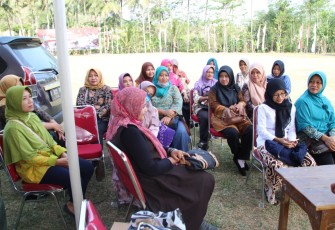 Ibu-Ibu Persit Ikut Mendukung Pelaksanaan TMMD 106 Kodim Cilacap