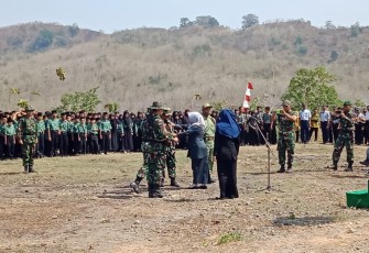 Bupati Tegal Serahkan Secara Simbolis Peralatan Kerja TMMD Sengkuyung Tahap III Kodim 0712/Tegal Desa Prupuk