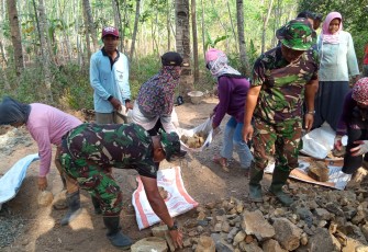 Semangat Kerja Warga Dan Satgas TMMD 106 Kodim Cilacap Masih Tinggi
